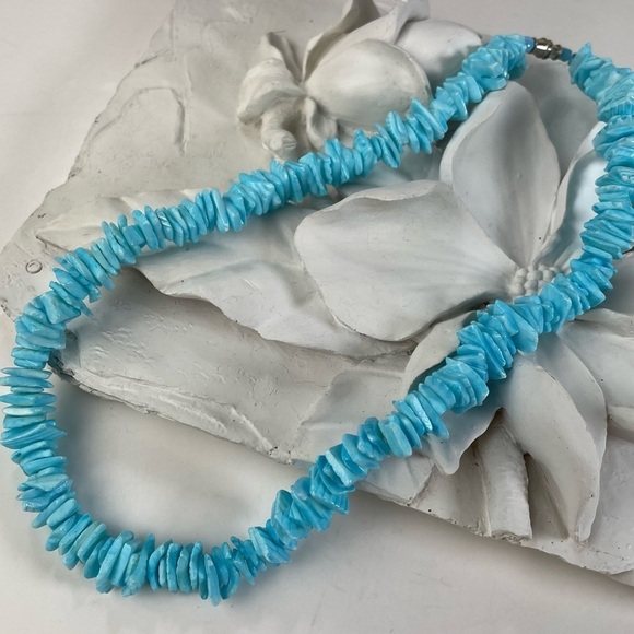 Vintage Blue Shell Necklace - Picture 8 of 8